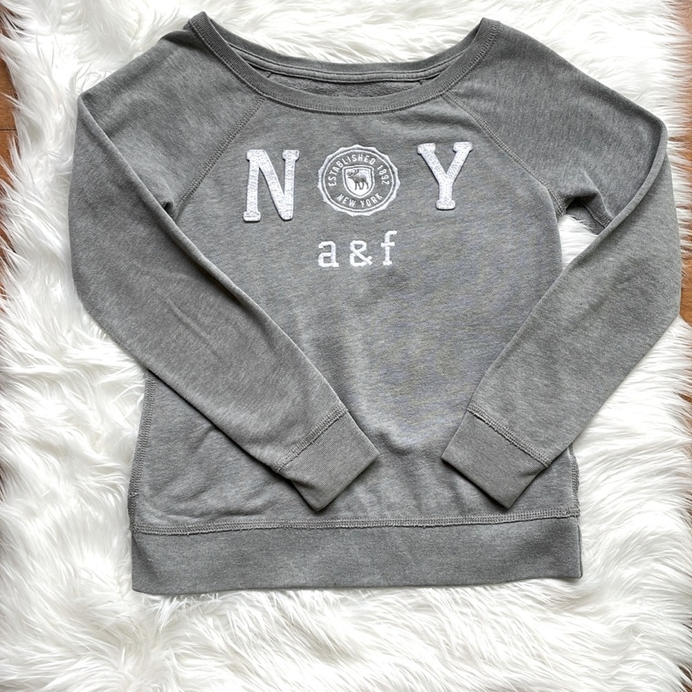 Abercrombie girls wide neck light/ medium weight sweater. Heather gray.